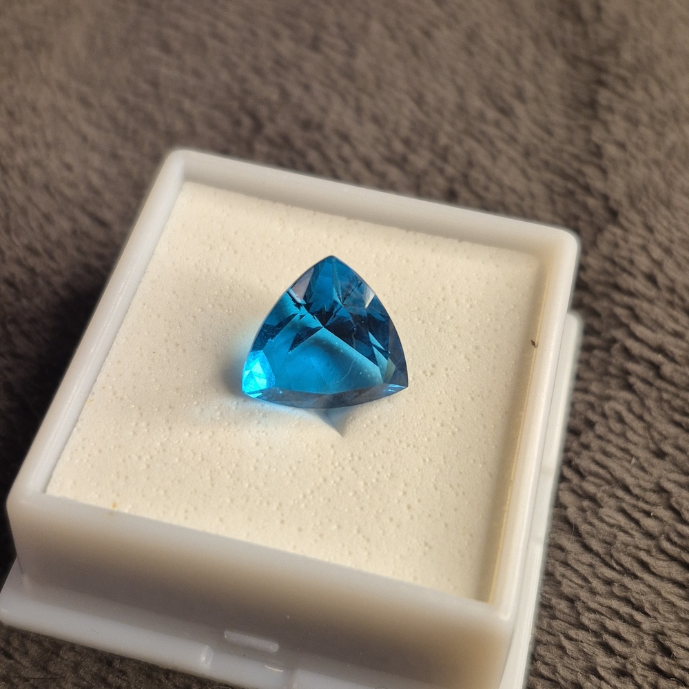 Paraiba Ice 4.5ct triangle 12mm trilliant cut